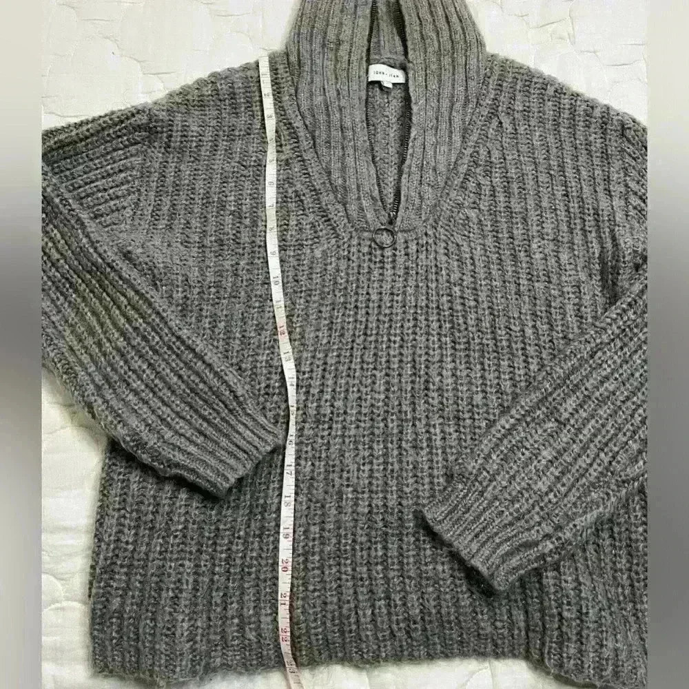 John + Jenn  Sweater grey size small - Picture 5 of 10